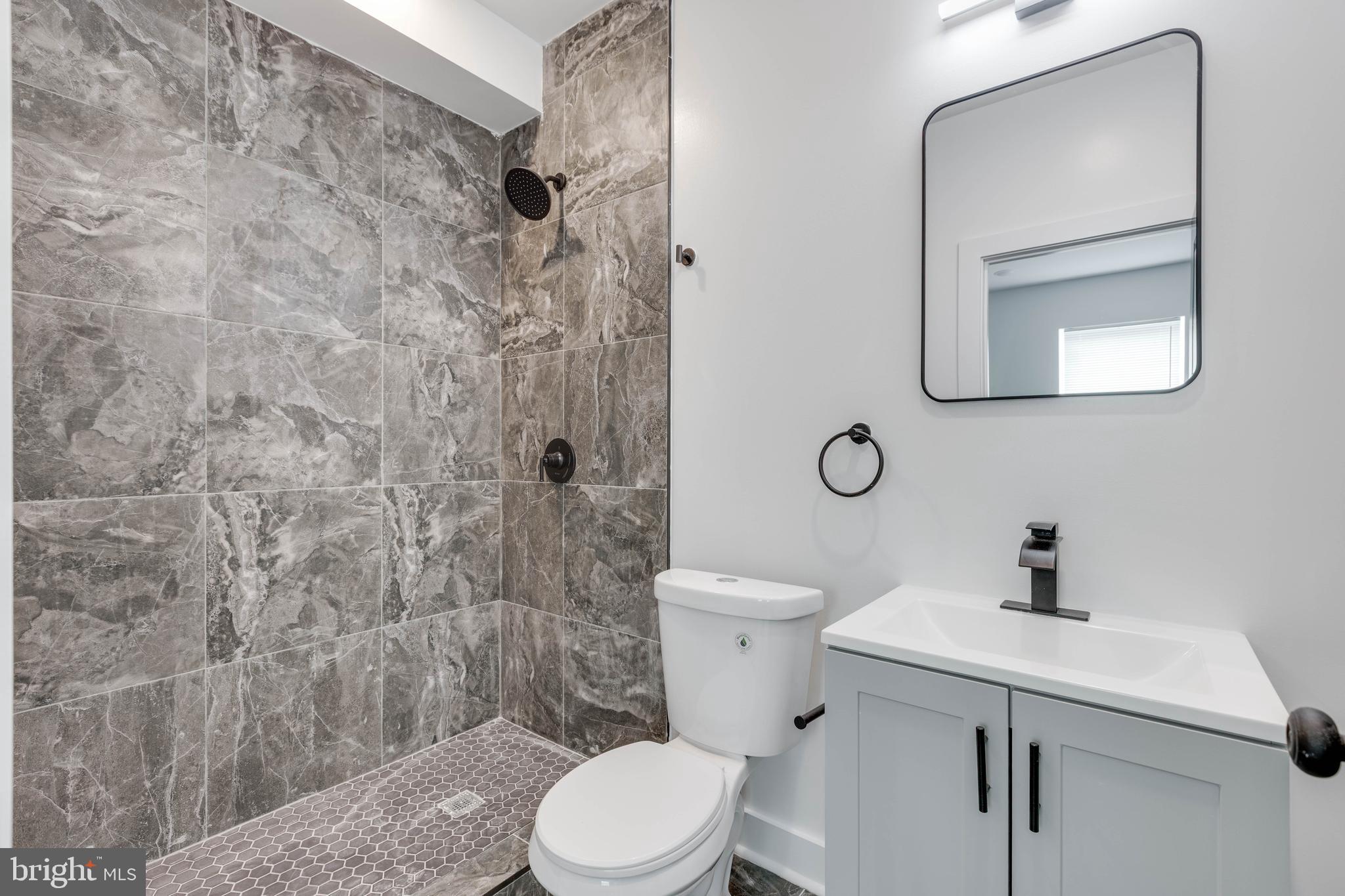 2502 N LAWRENCE ST #3