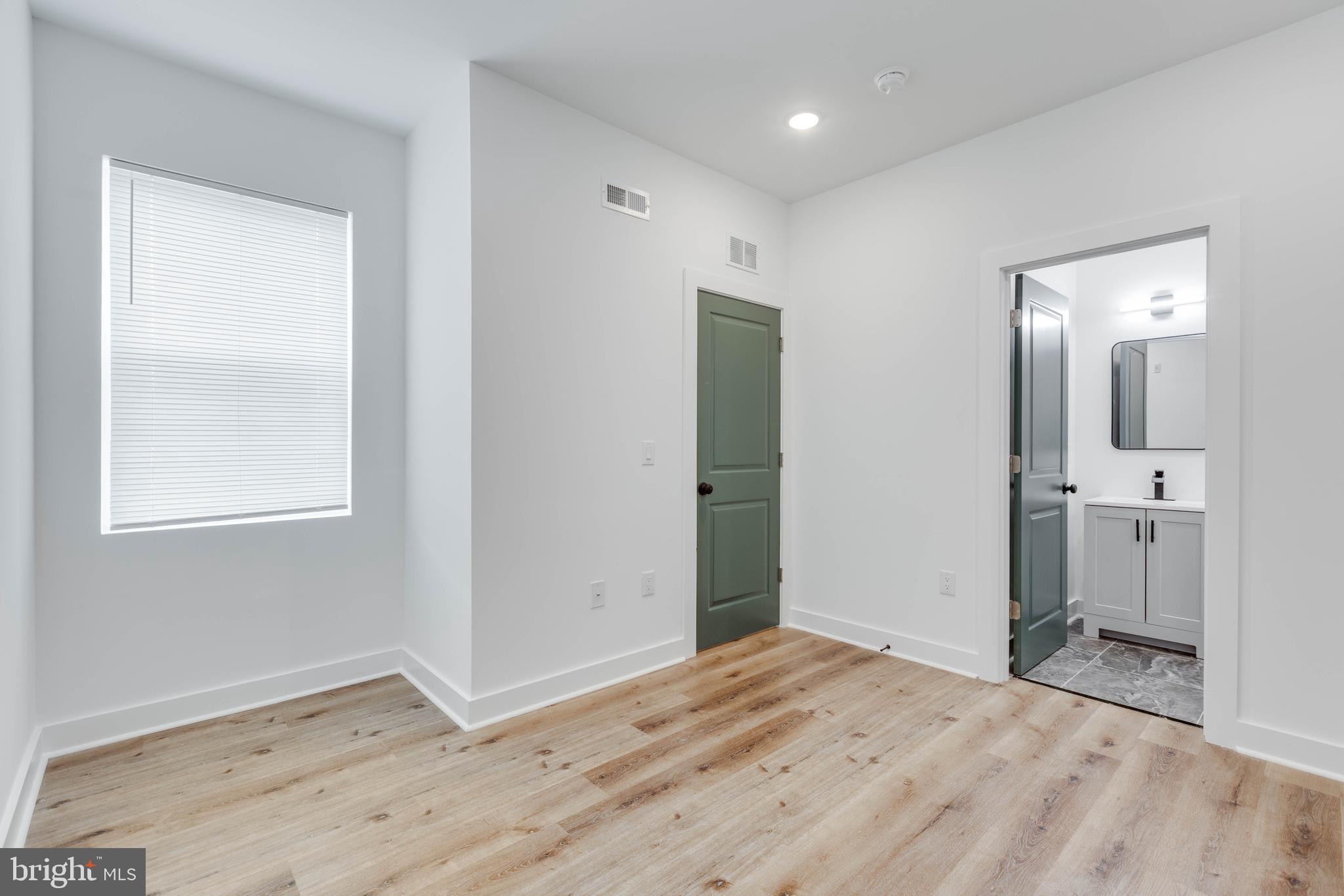 2502 N LAWRENCE ST #3