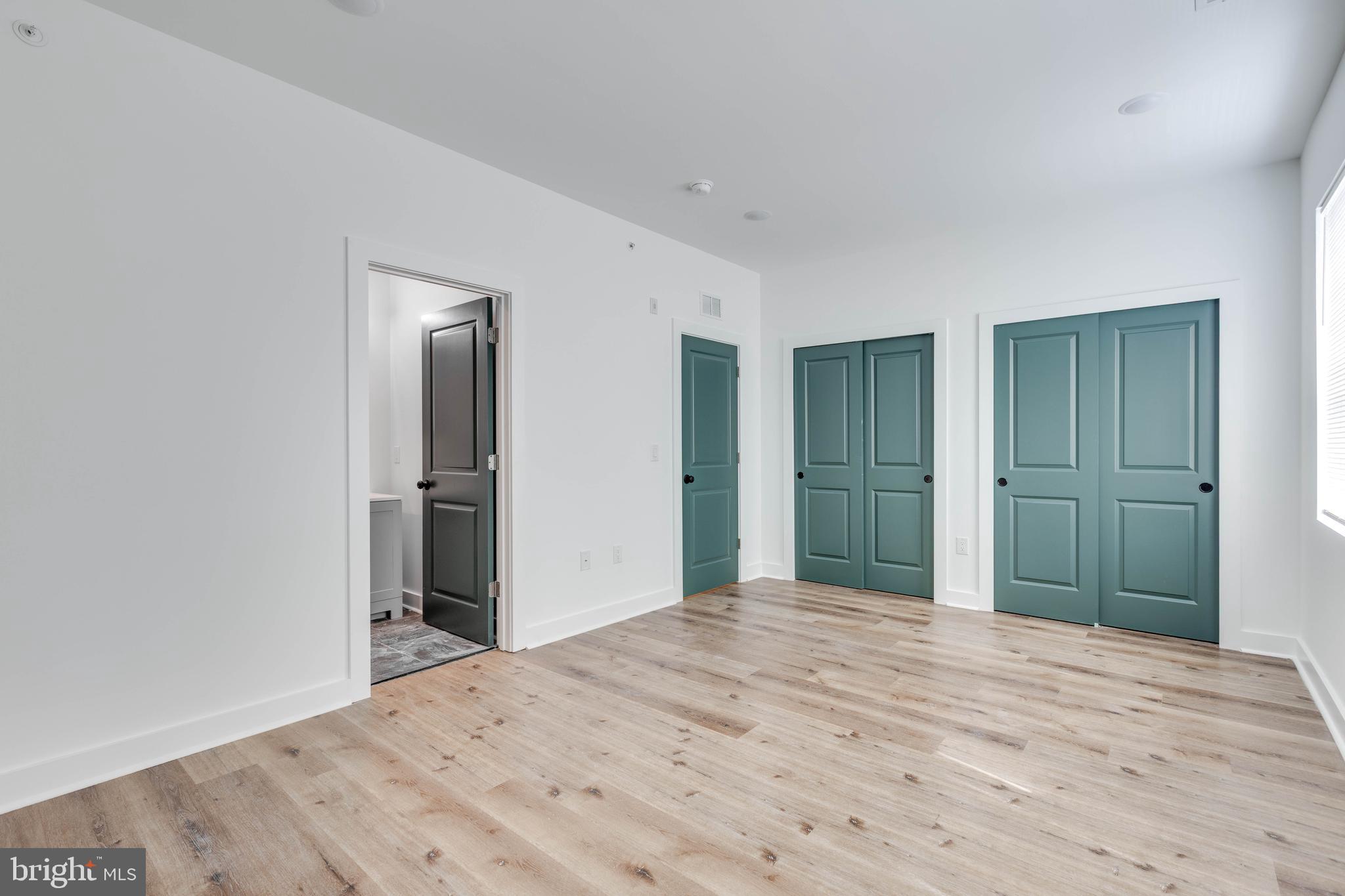 2502 N LAWRENCE ST #3