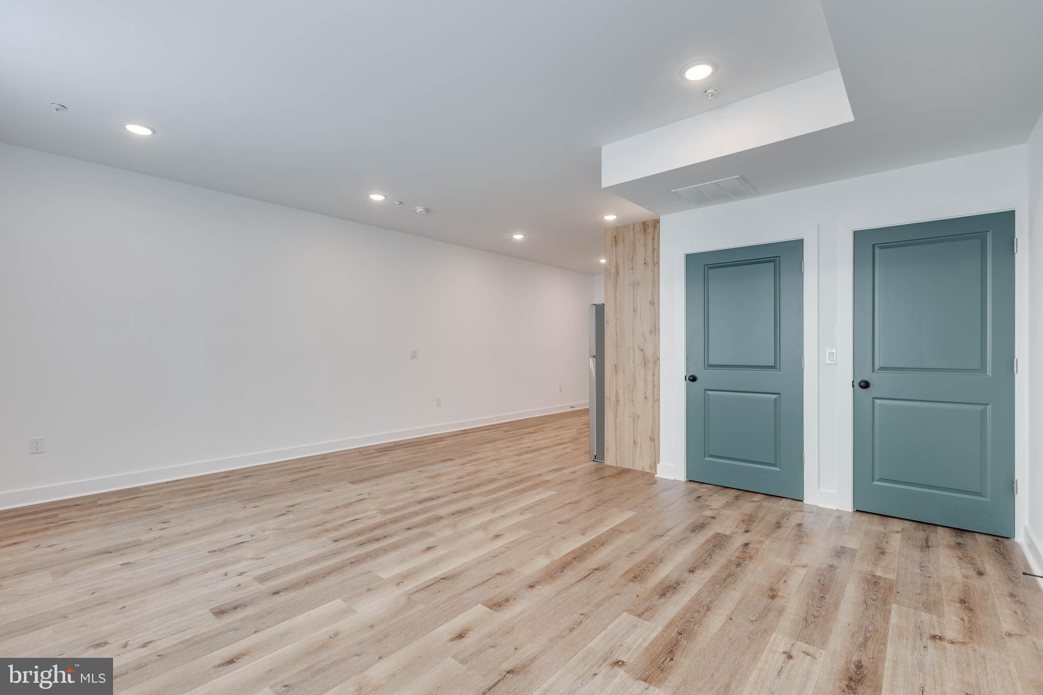 2502 N LAWRENCE ST #3