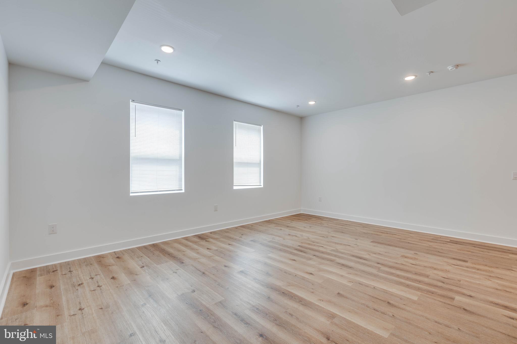 2502 N LAWRENCE ST #3