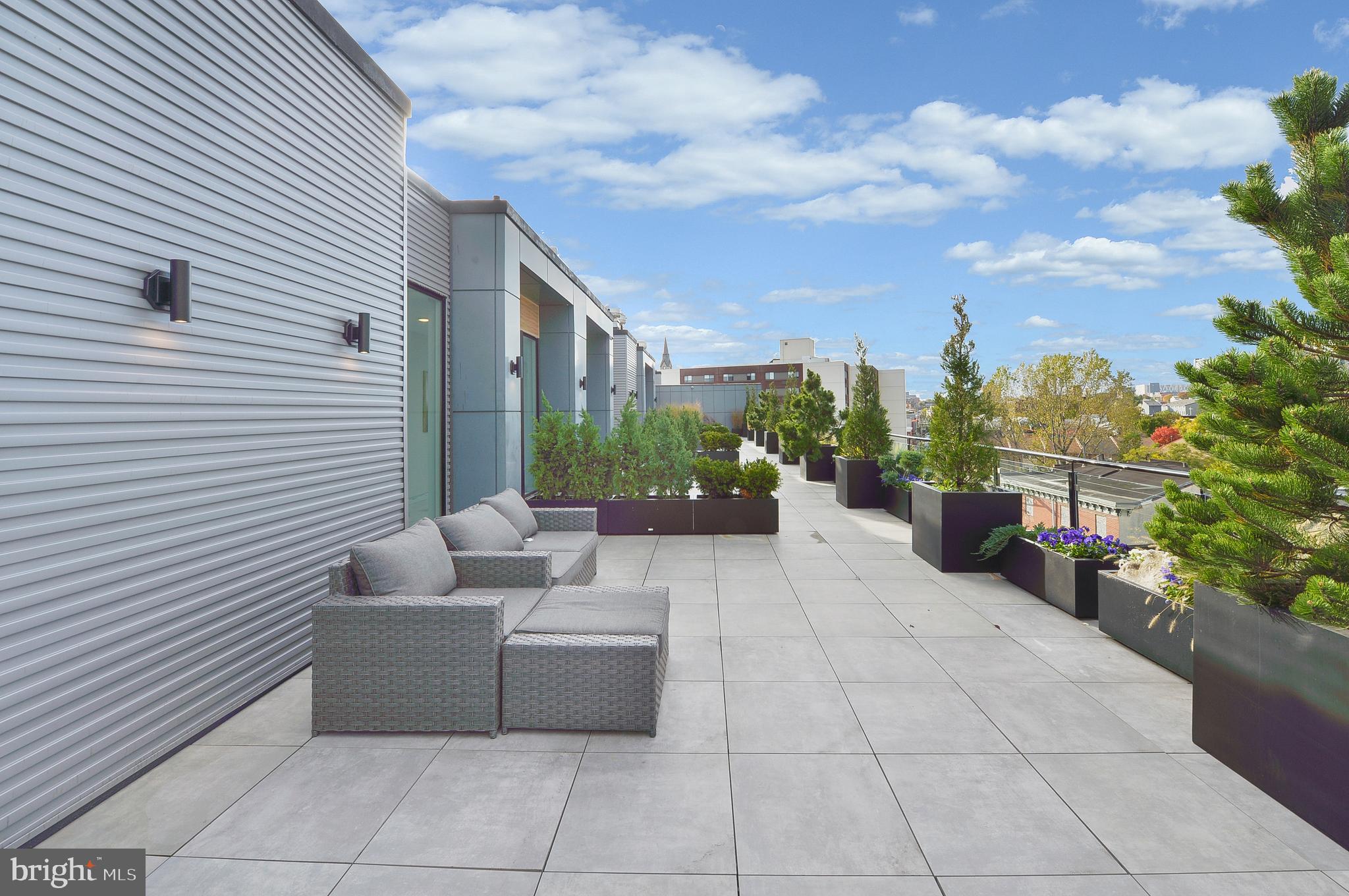 1214 N AMERICAN ST #C208