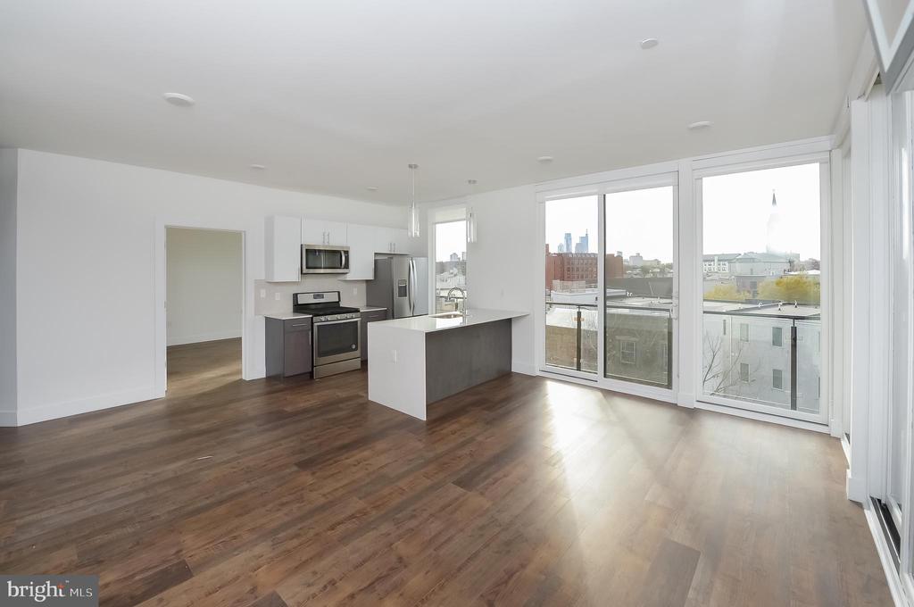 1214 N AMERICAN ST #C208