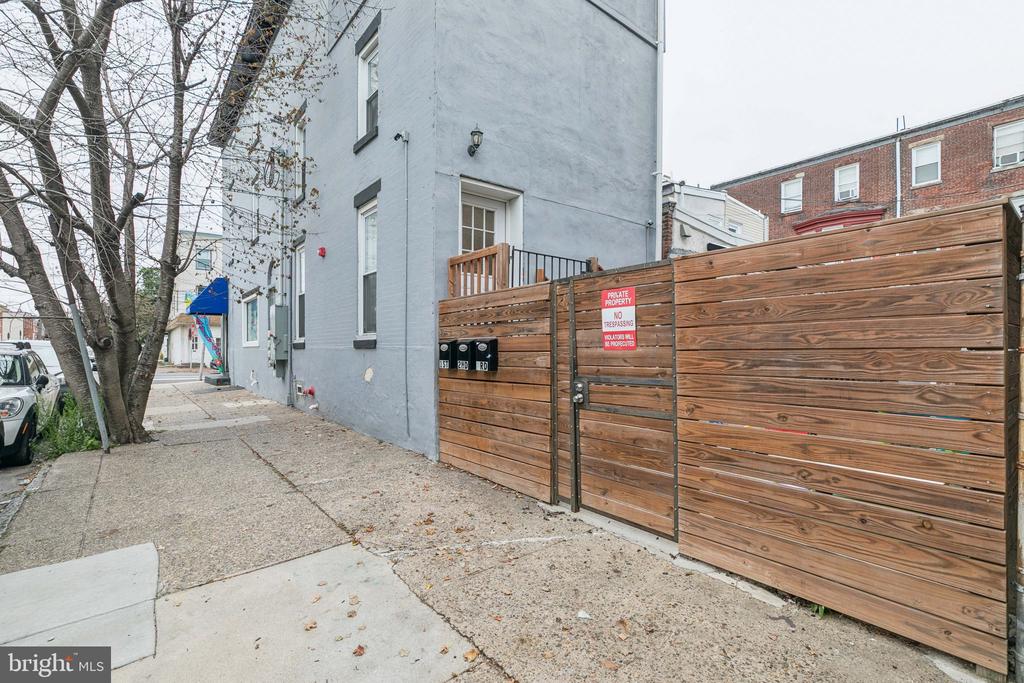 2227 E CUMBERLAND ST #2