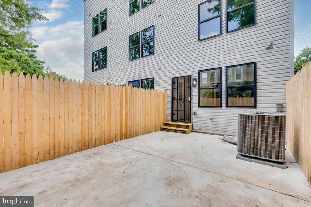 2316 N SYDENHAM ST #1