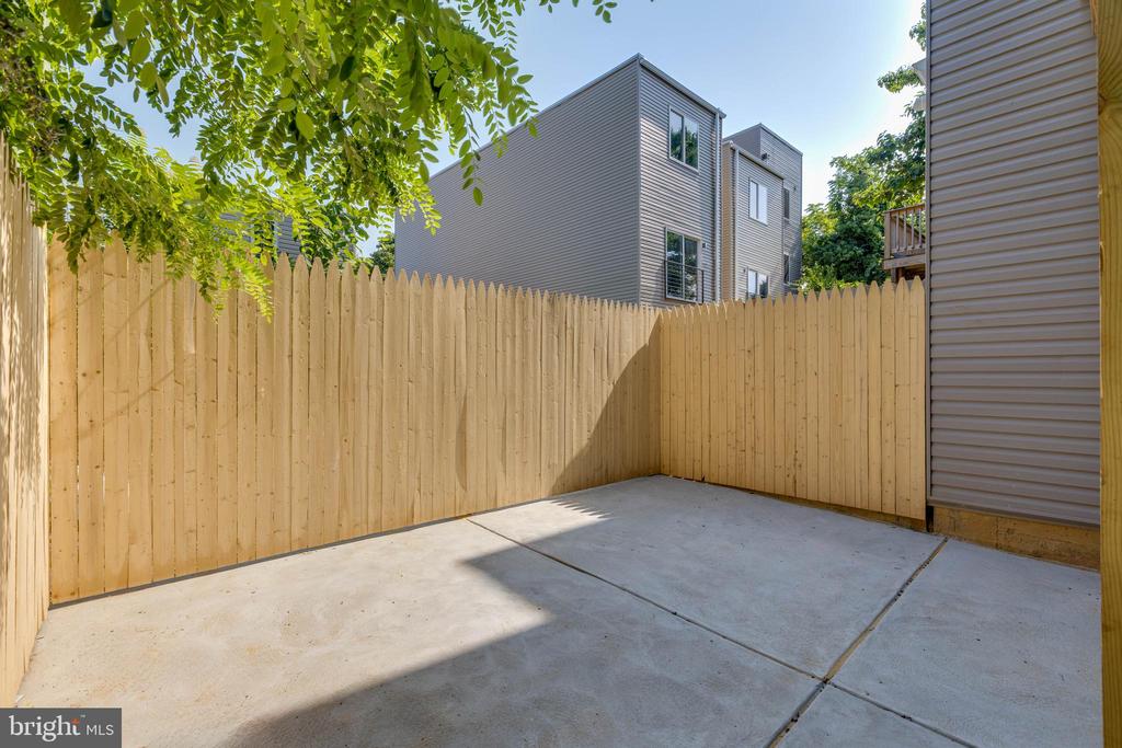 939 W DAUPHIN ST #1