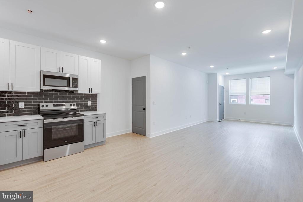 939 W DAUPHIN ST #1