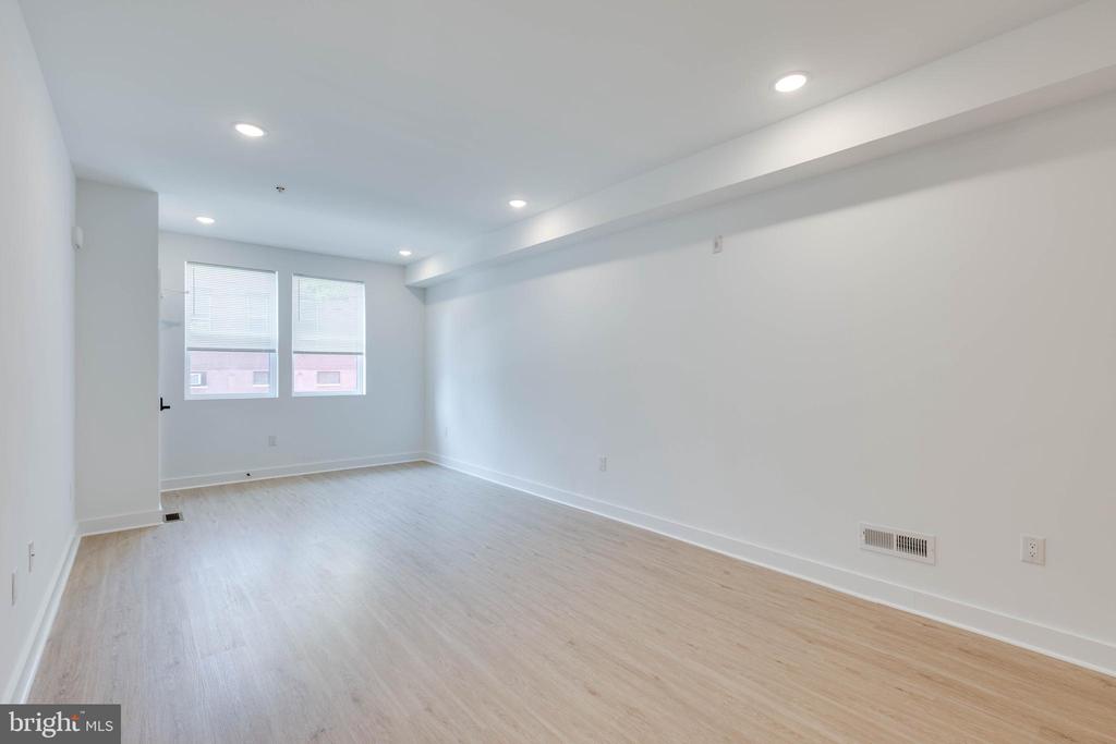 939 W DAUPHIN ST #1