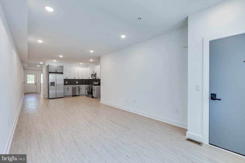 939 W DAUPHIN ST #1