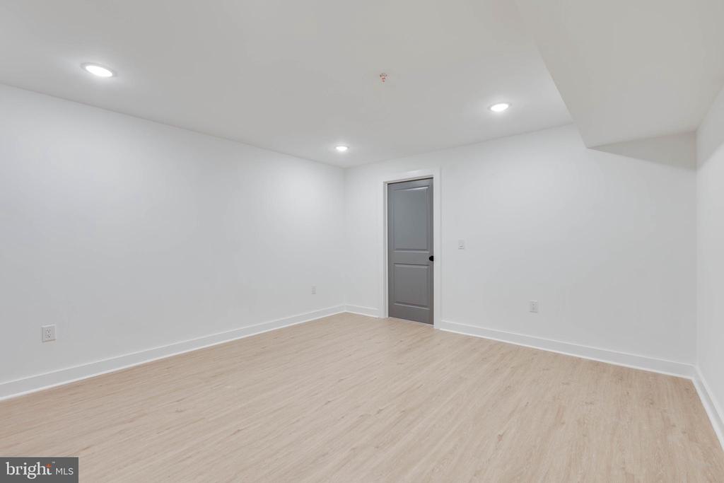 939 W DAUPHIN ST #1
