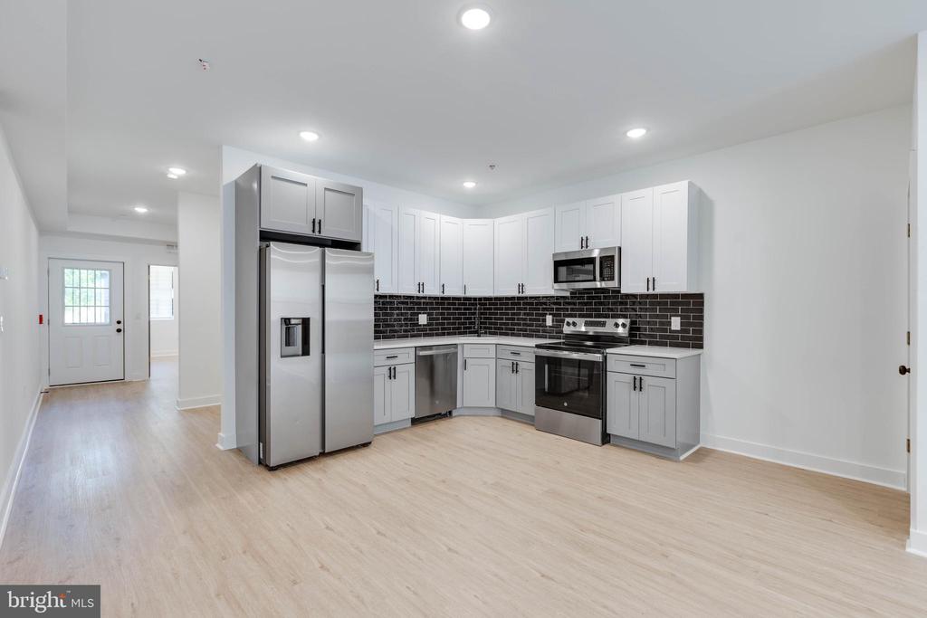 939 W DAUPHIN ST #1