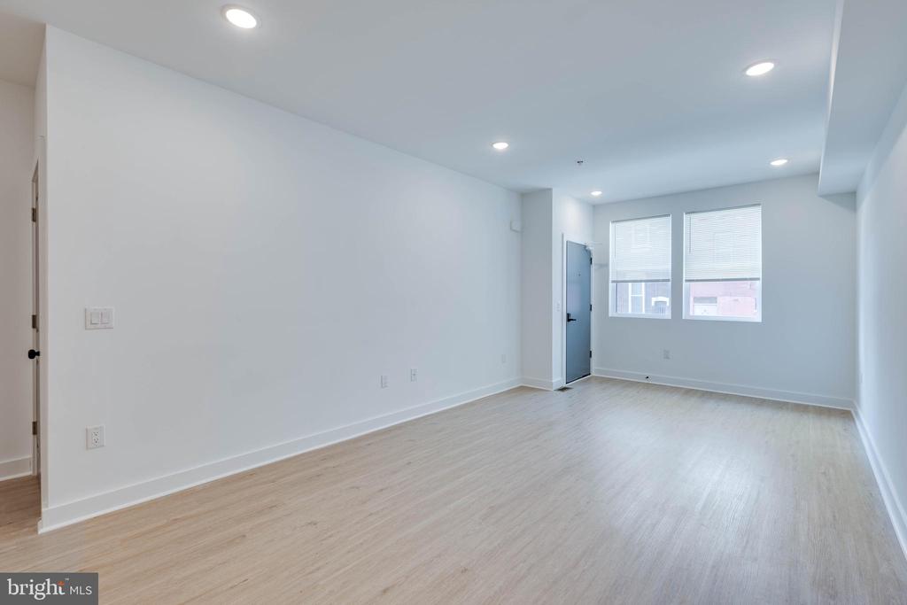 939 W DAUPHIN ST #1