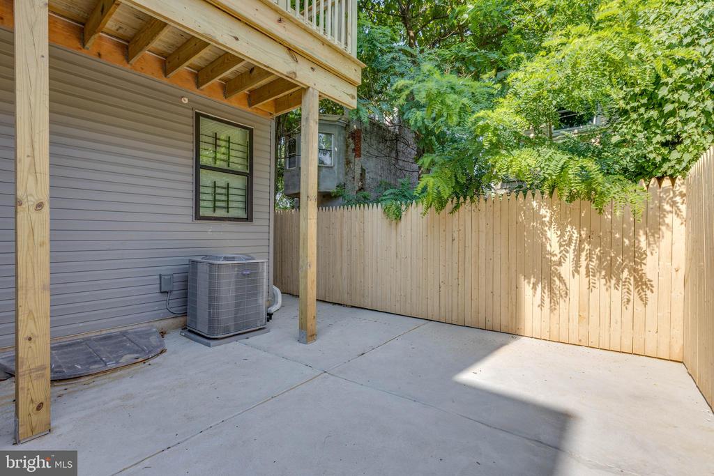 939 W DAUPHIN ST #1