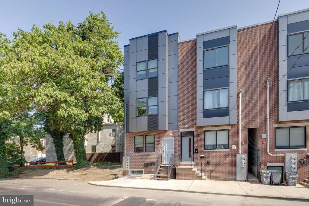 939 W DAUPHIN ST #1