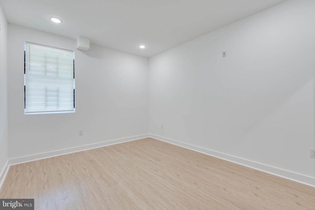 939 W DAUPHIN ST #1
