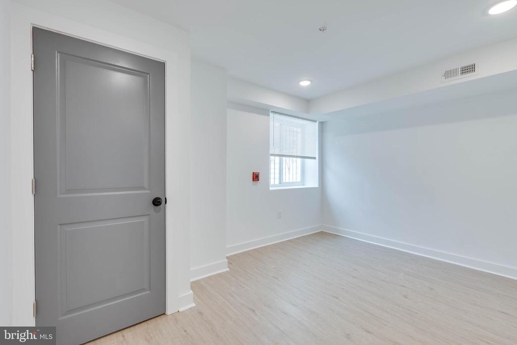 939 W DAUPHIN ST #1