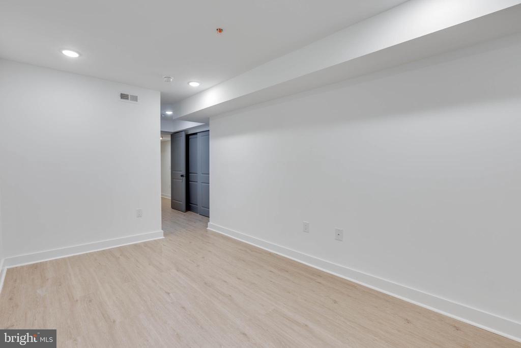 939 W DAUPHIN ST #1