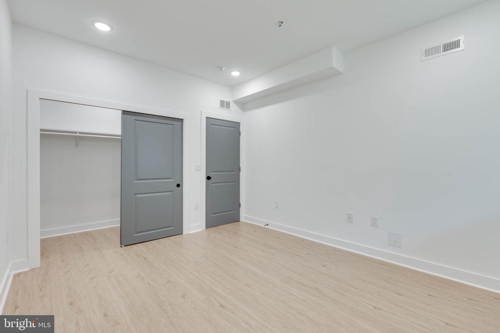 939 W DAUPHIN ST #1