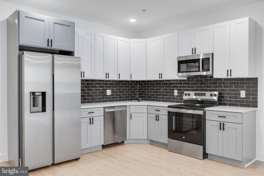 939 W DAUPHIN ST #1