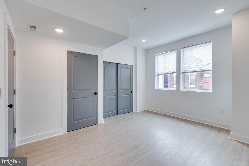 939 W DAUPHIN ST #2