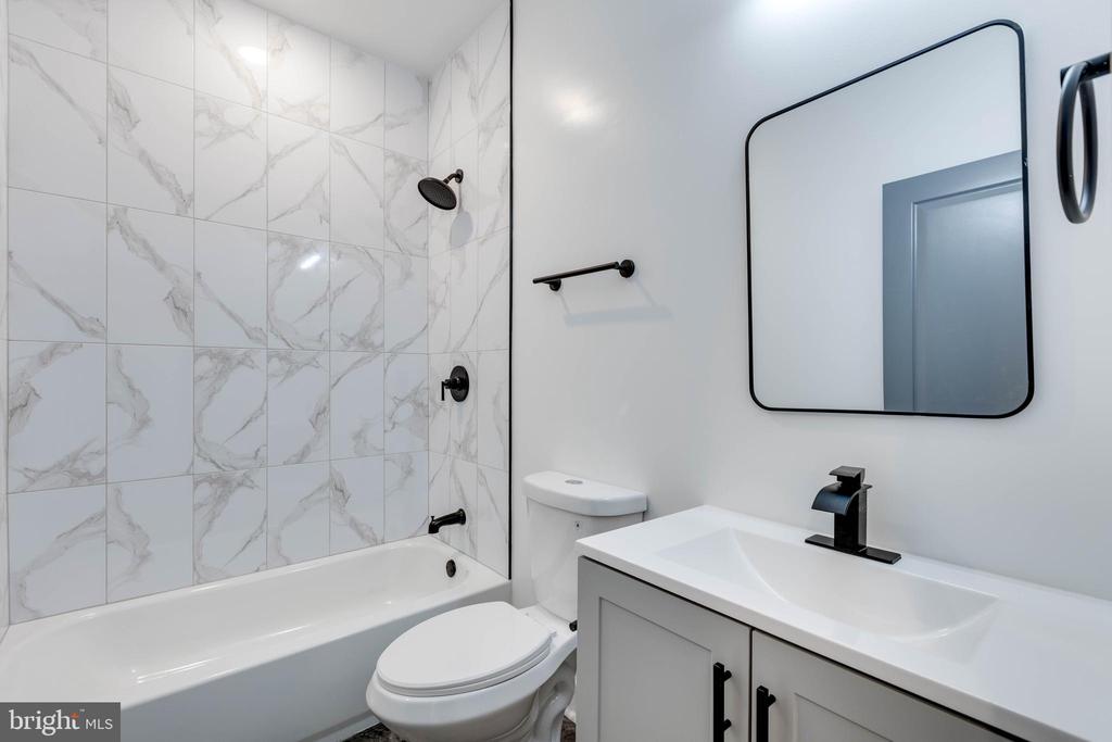939 W DAUPHIN ST #2