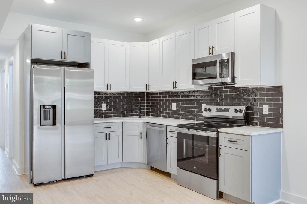 939 W DAUPHIN ST #2