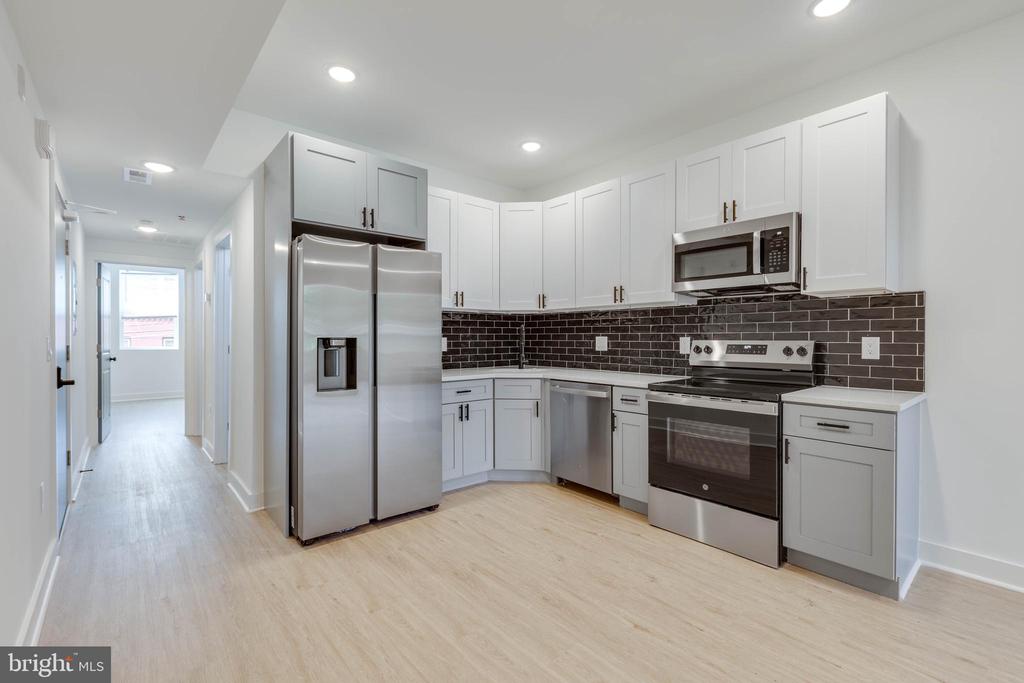 939 W DAUPHIN ST #2