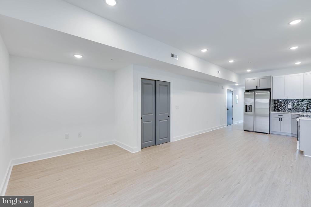 939 W DAUPHIN ST #2