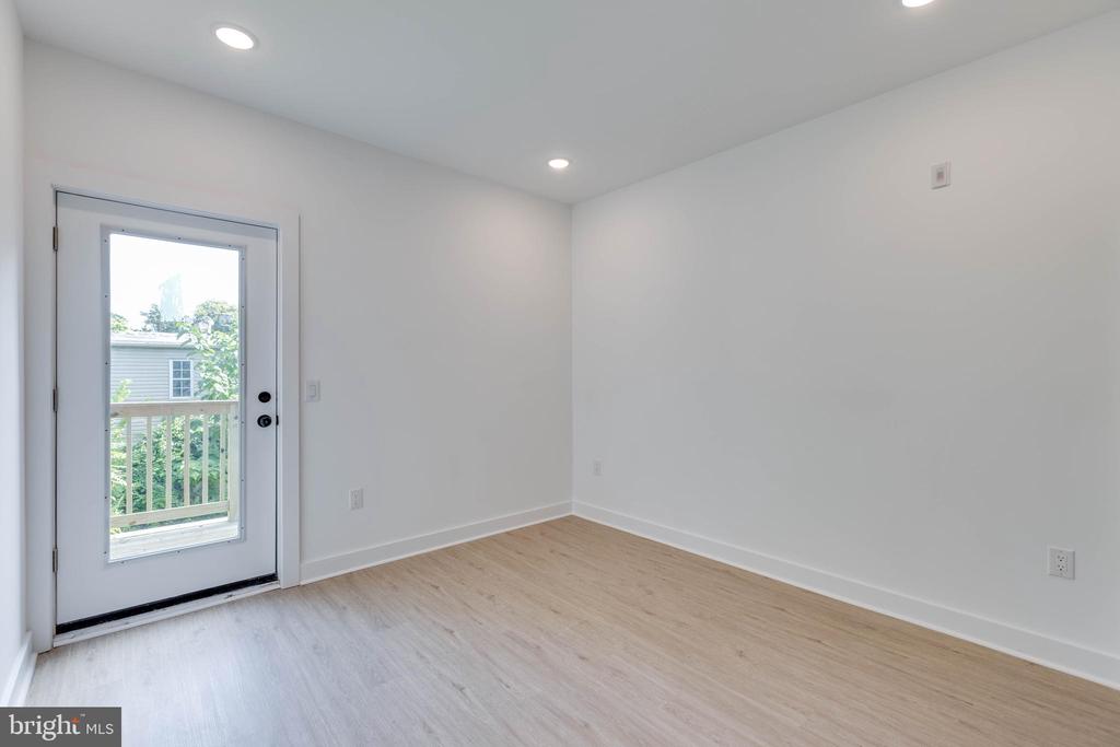 939 W DAUPHIN ST #2