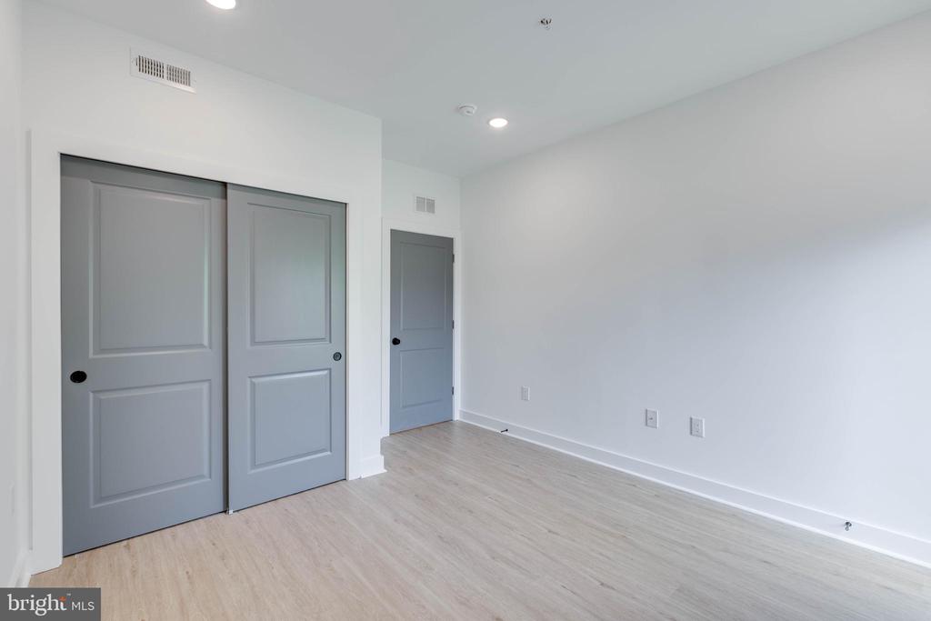 939 W DAUPHIN ST #2