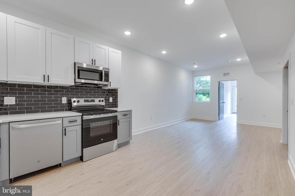 939 W DAUPHIN ST #2