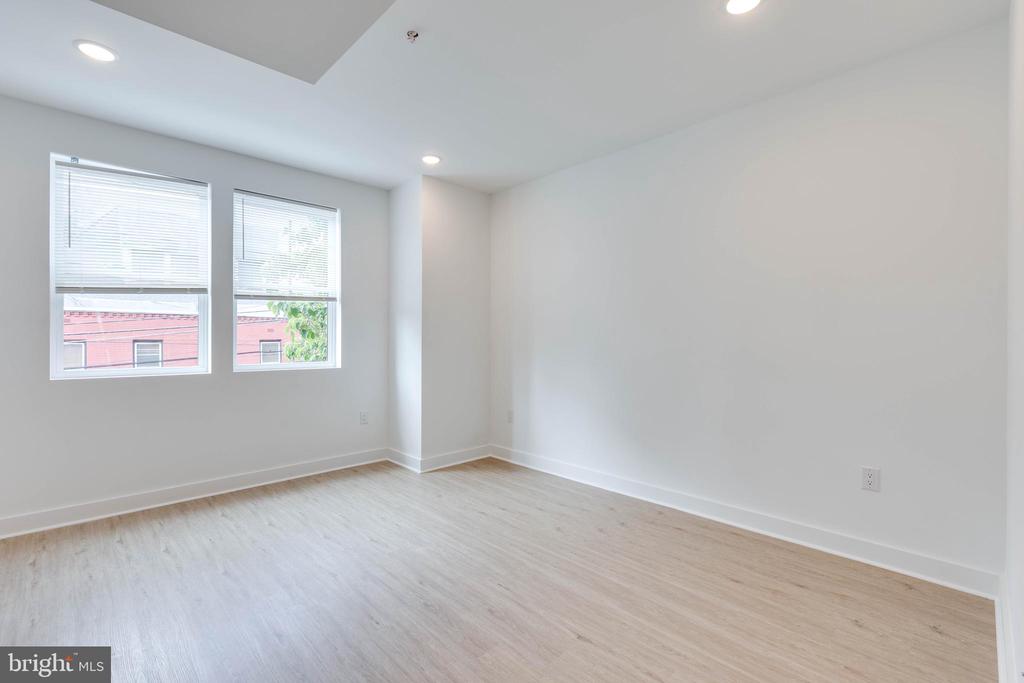 939 W DAUPHIN ST #2