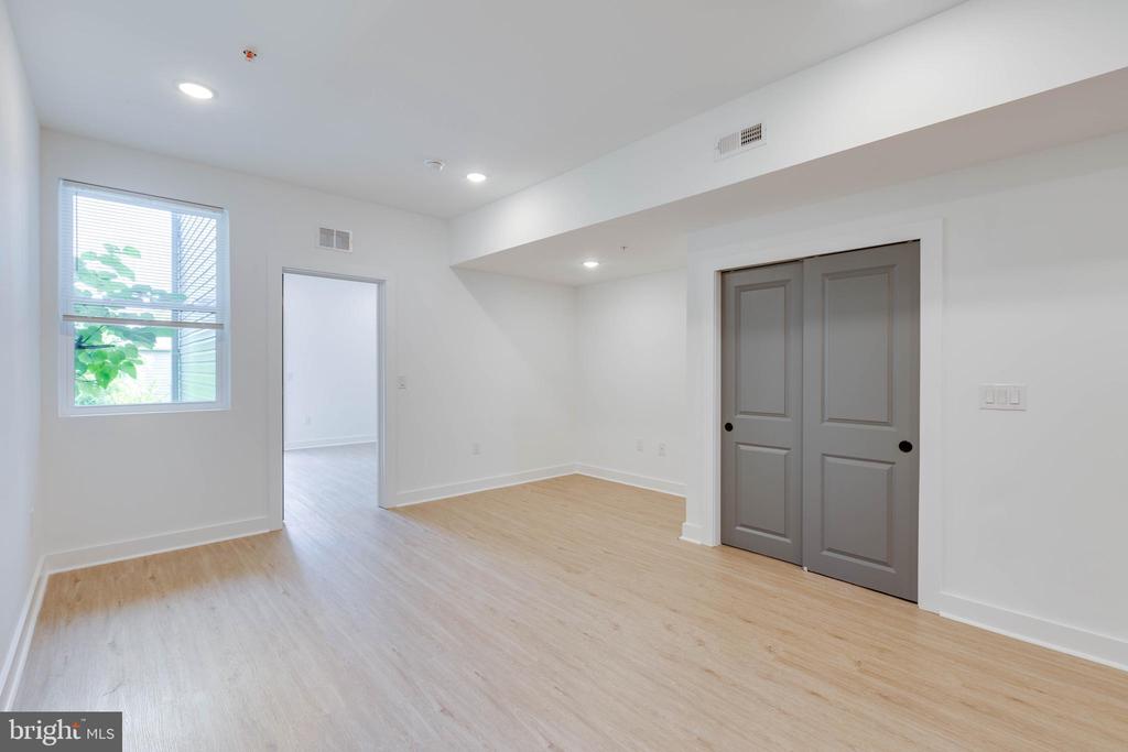 939 W DAUPHIN ST #2
