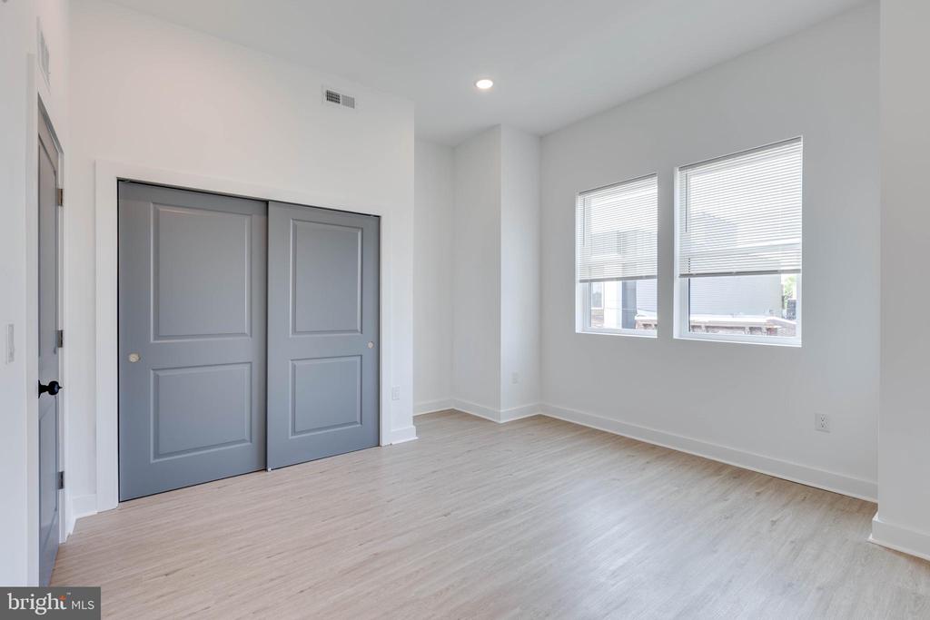 939 W DAUPHIN ST #3