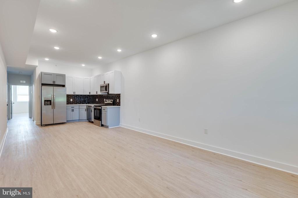 939 W DAUPHIN ST #3