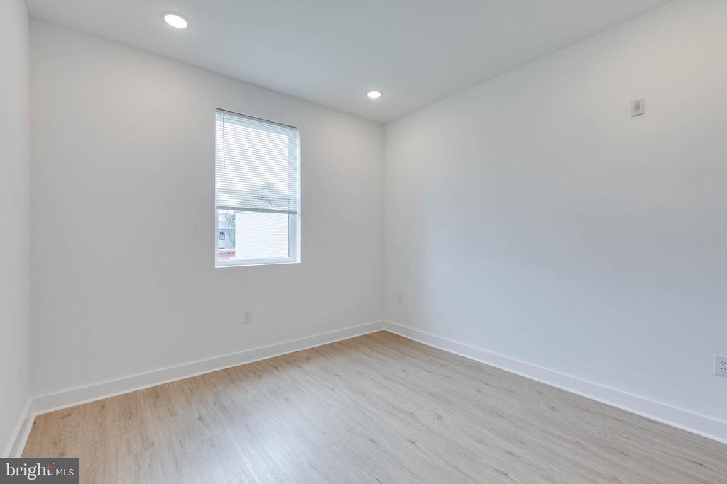 939 W DAUPHIN ST #3