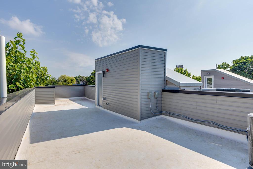 939 W DAUPHIN ST #3