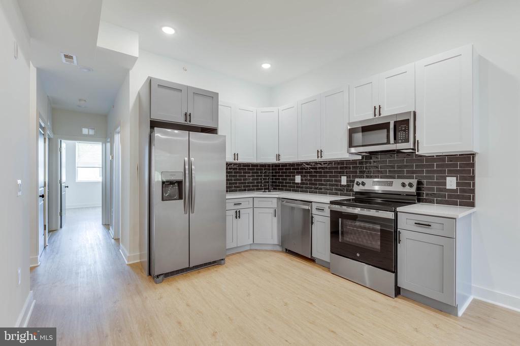 939 W DAUPHIN ST #3