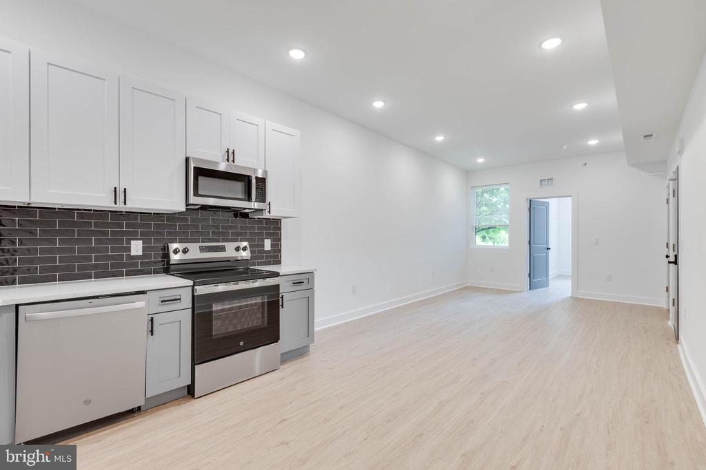 939 W DAUPHIN ST #3