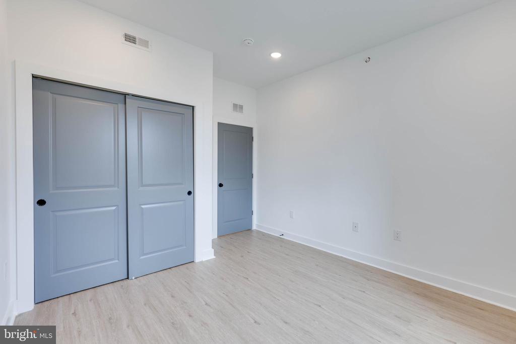 939 W DAUPHIN ST #3