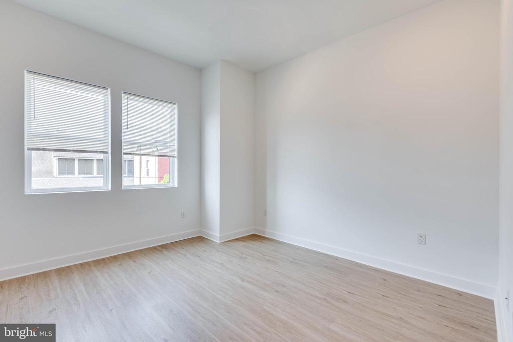 939 W DAUPHIN ST #3