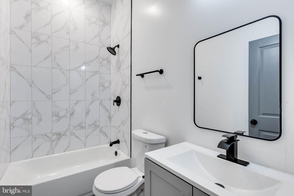 939 W DAUPHIN ST #3