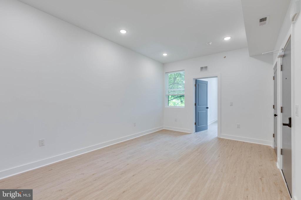 939 W DAUPHIN ST #3