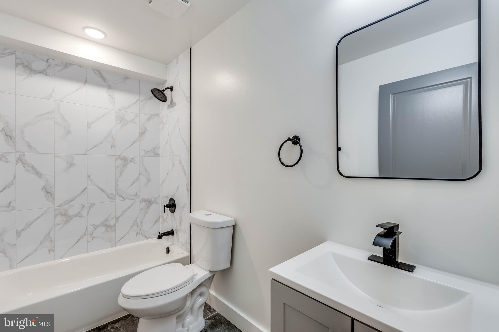 2316 N SYDENHAM ST #2