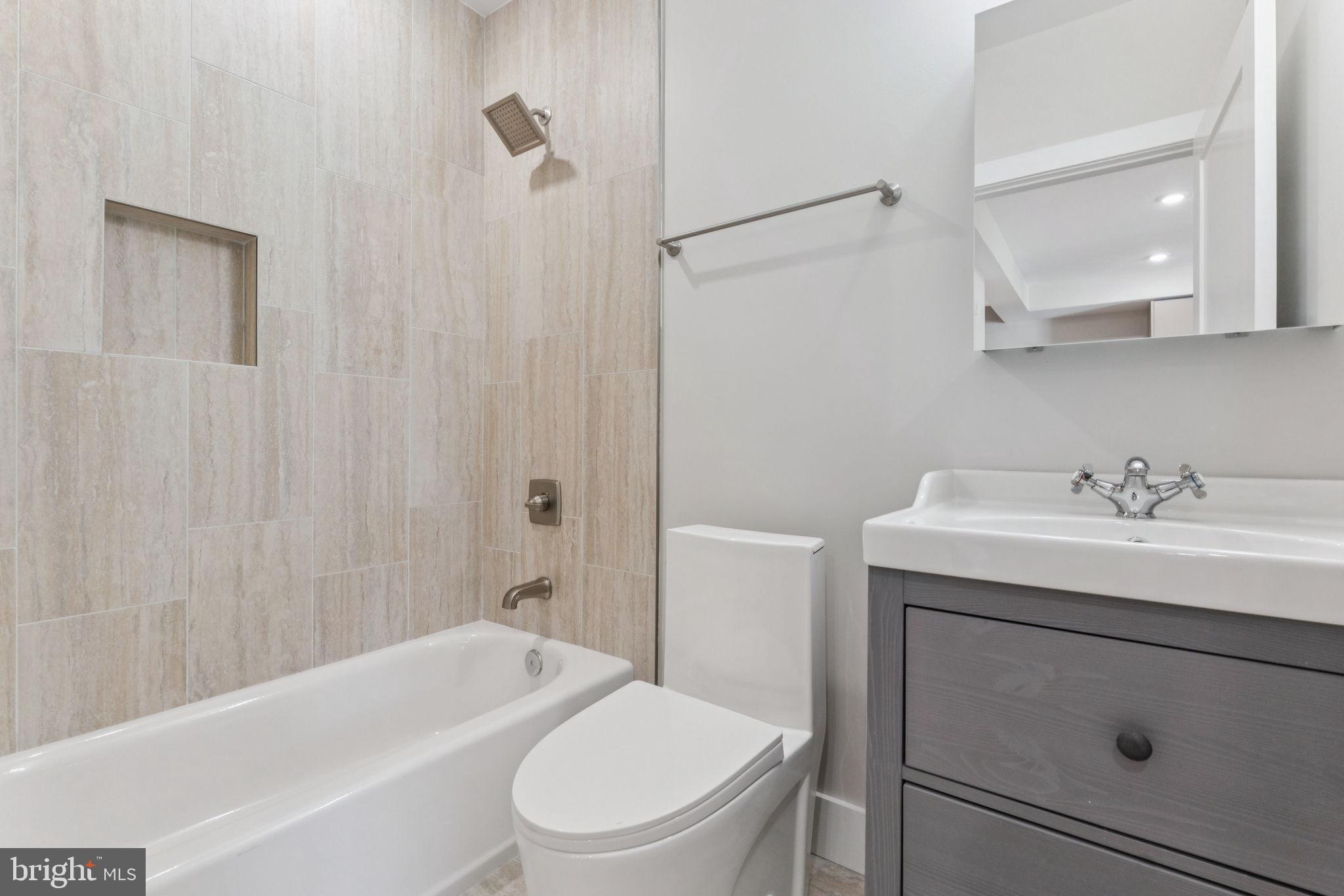 1436 PARRISH STREET 1