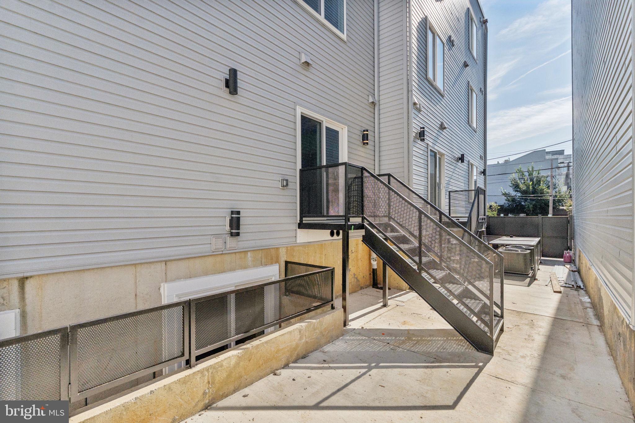 1436 PARRISH STREET 2