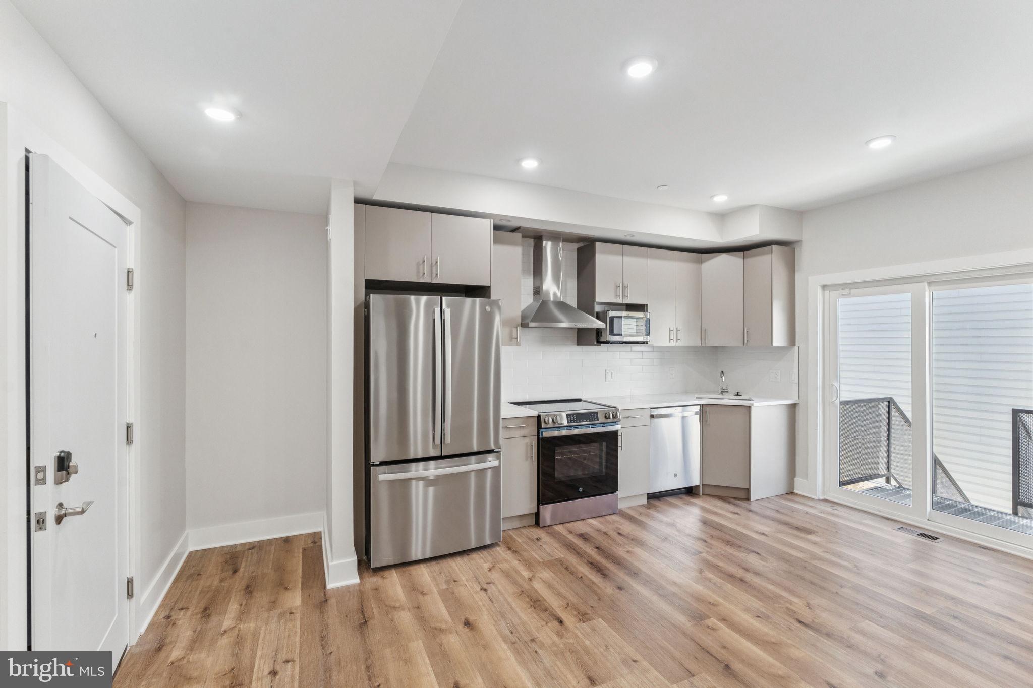 1436 PARRISH STREET 2