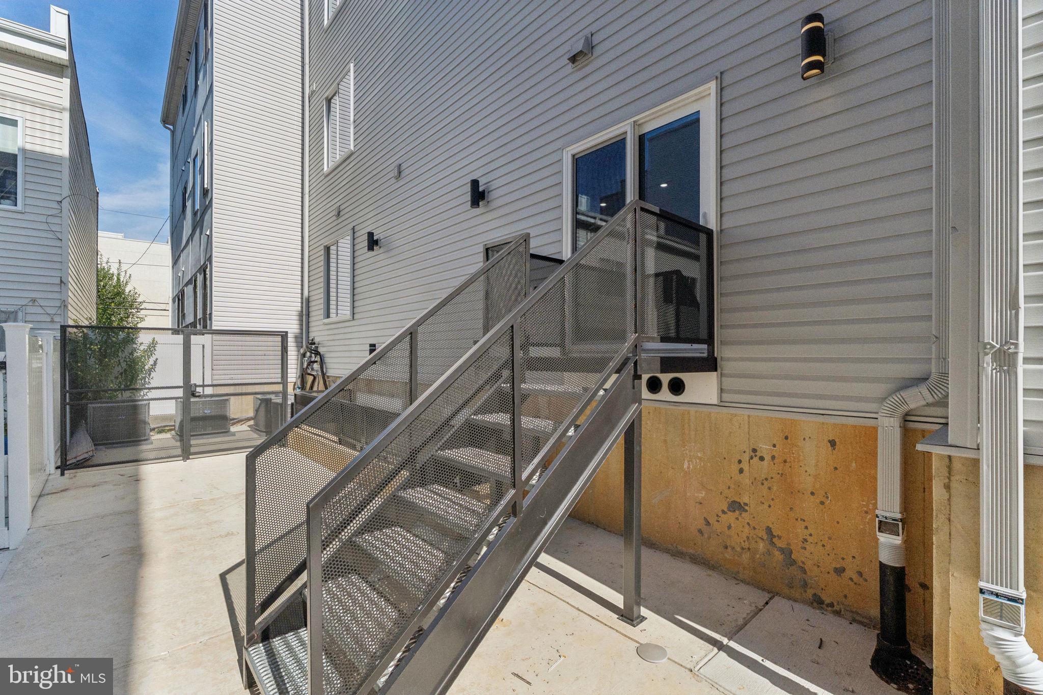 1436 PARRISH STREET 2