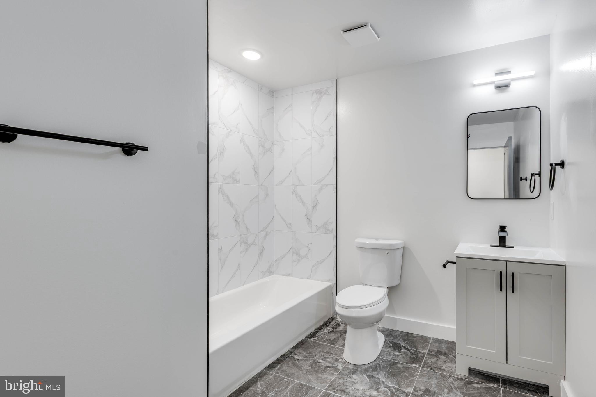 2318 N SYDENHAM ST #2