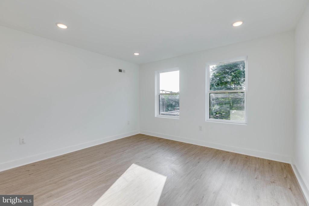 2318 N SYDENHAM ST #2